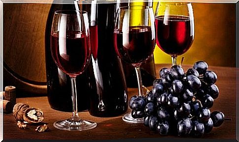 2-red-wine-and-grapes