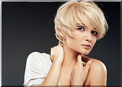 Woman with short blond hair