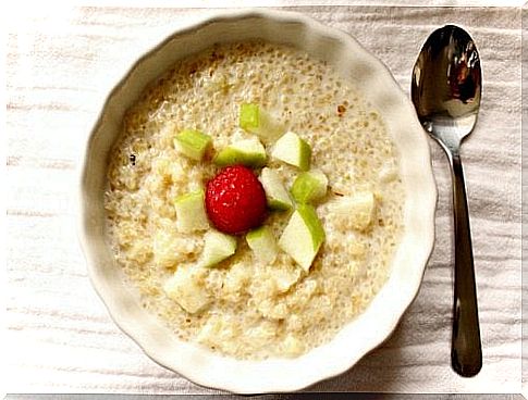 4-quinoa-and-apple