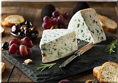 Blue cheese gets a delicious taste and aroma when it melts