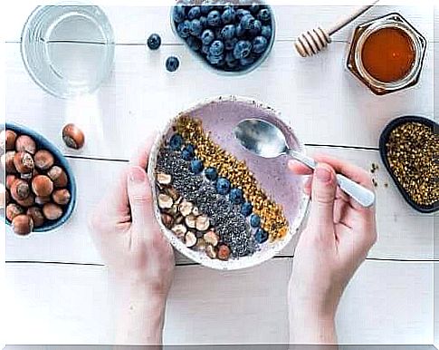 Person eats smoothie bowl