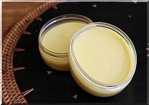 Ready-made hand cream with cocoa butter and vitamin E.