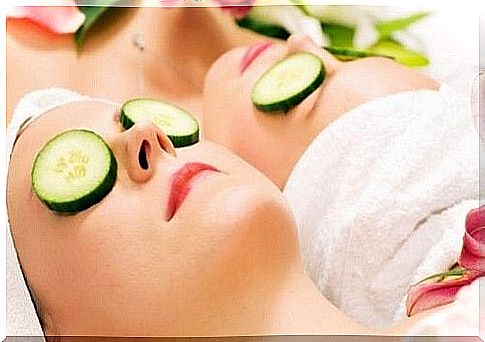 Cucumber on the eyes - get rid of skin blemishes