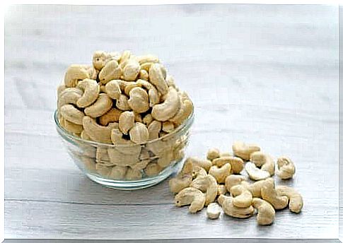 Making liquid creams with nuts is a good idea as they contain healthy fatty acids such as omega-3