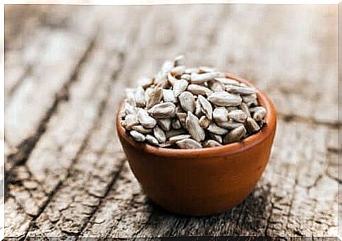 Sunflower seeds, rich in vitamin E and fatty acids, are an important source of antioxidants