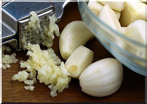 Crushed garlic and garlic clove