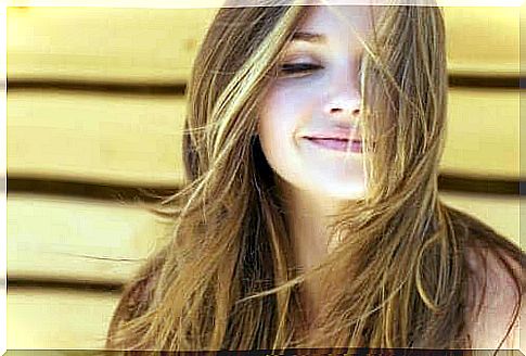 Smiling woman with healthy hair