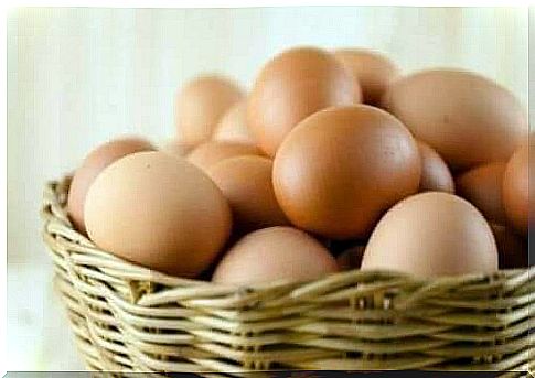 Basket with eggs