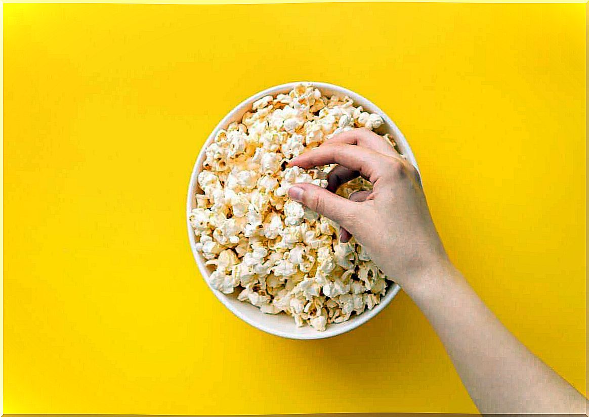 Homemade popcorn is low in calories and not harmful