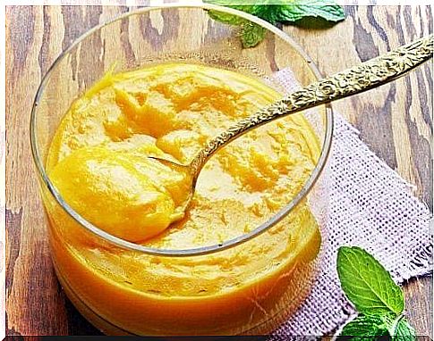 Mango and apple fruit puree for babies